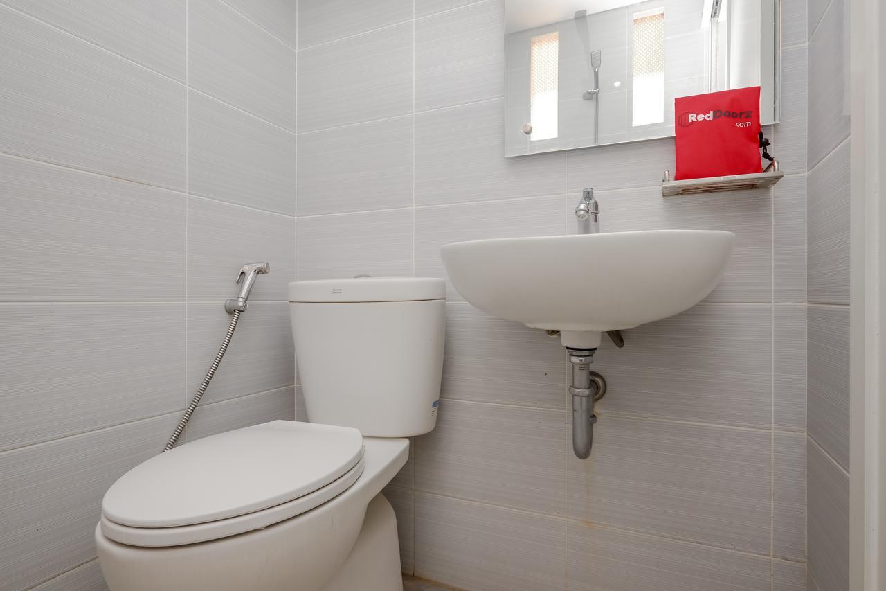 Wisma tamu Reddoorz Near Ahmad Yani Airport