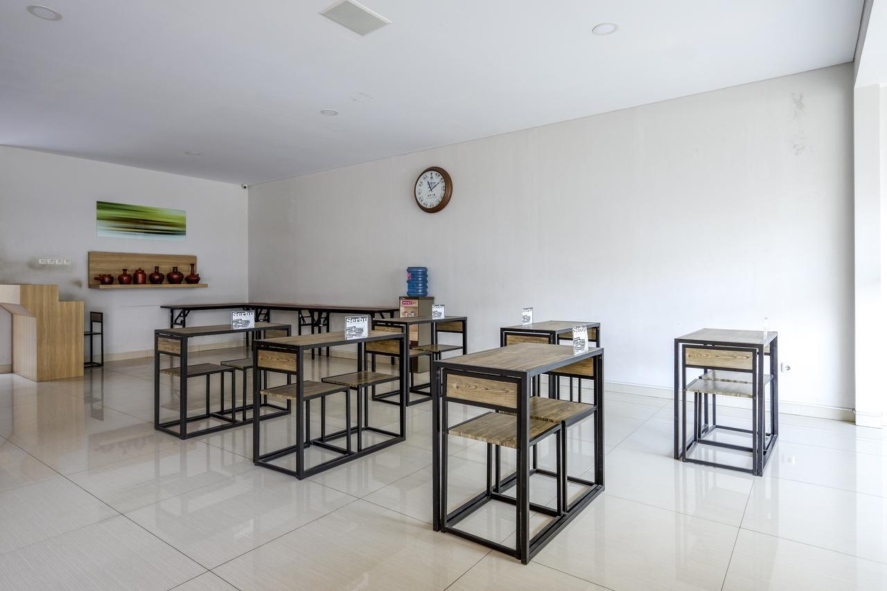 Wisma tamu Reddoorz Near Ahmad Yani Airport 3*