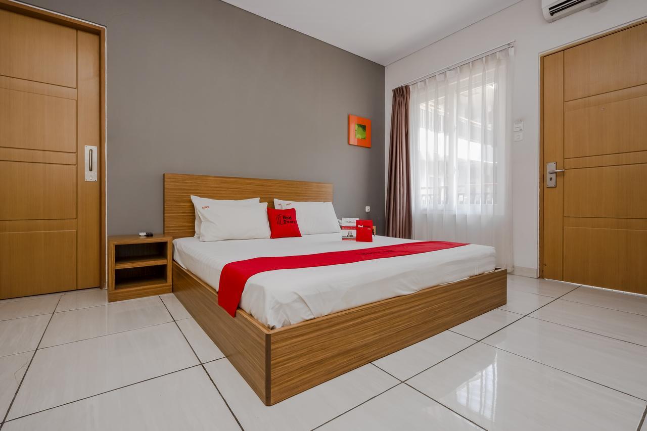 Reddoorz Near Ahmad Yani Airport Wisma tamu Semarang