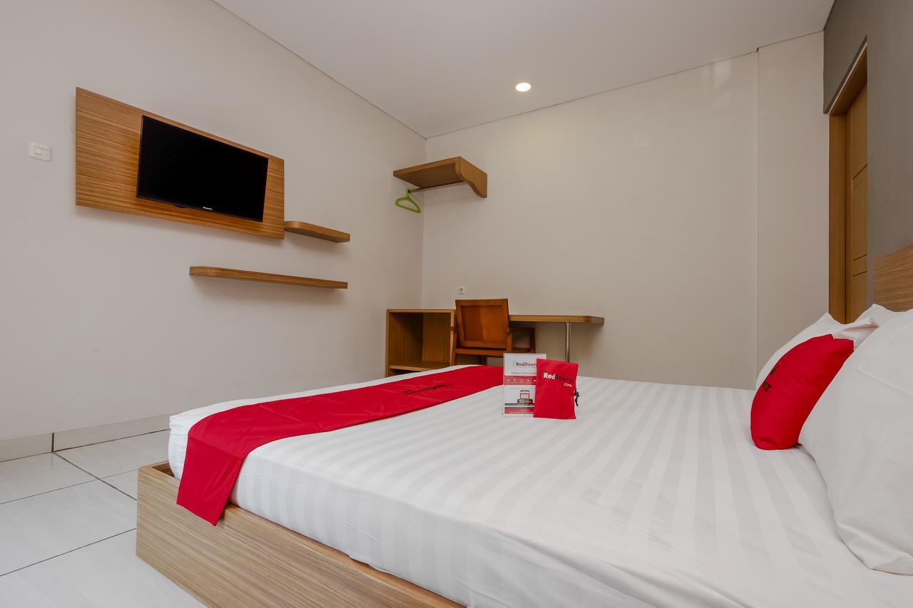 Wisma tamu Reddoorz Near Ahmad Yani Airport